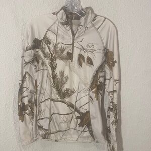 REALTREE APC snow camo 3/4 zip. Pullover Woman’s size S Outdoor Recreation